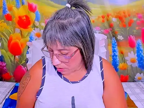 indianroxy's Live XXX Chat