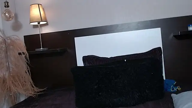 Liiamthompson: онлайн-секс-чат