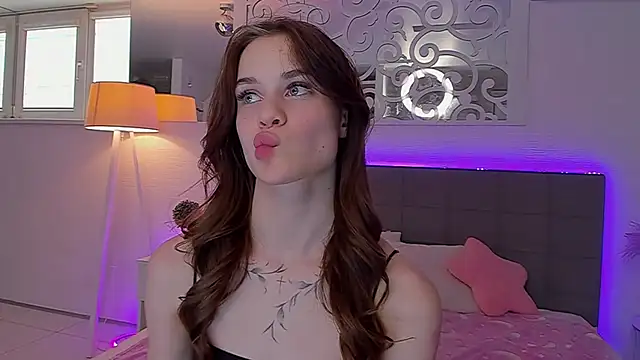 LuisaClover 即時 XXX 聊天