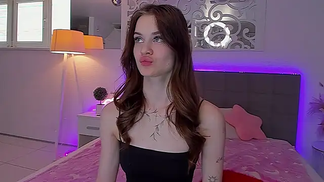 LuisaClover élő XXX-chatje