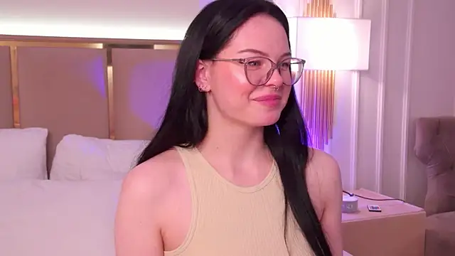 دردشة CindyMil الجنسية المباشرة