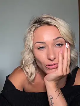 petrouchkaaa_ élő XXX-chatje