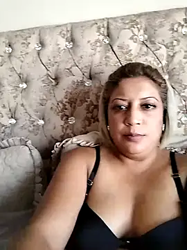 Chat XXX en directo de IndianLara