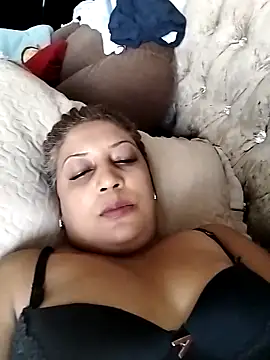 IndianLara: απευθείας συνομιλία ΧΧΧ