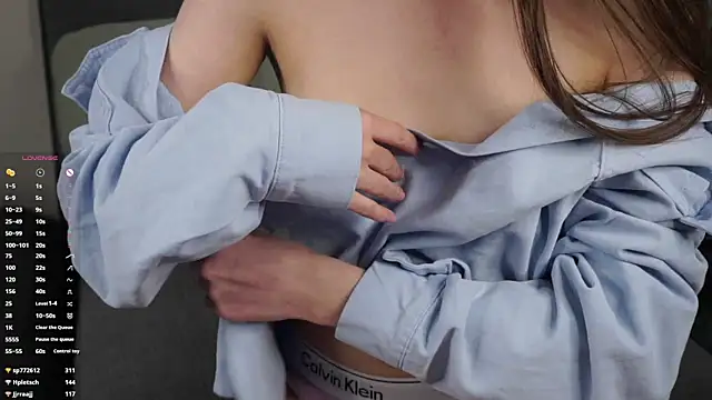 ClarineCasebolt élő XXX-chatje