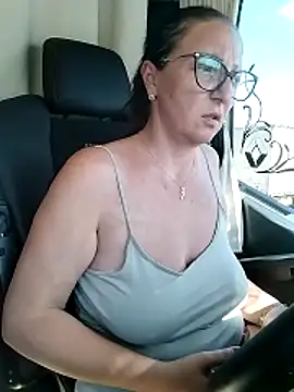 แชท XXX สดของ Milfa_nimfomana