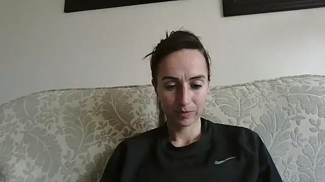 Show modela SportyBella_91 na web-kameri