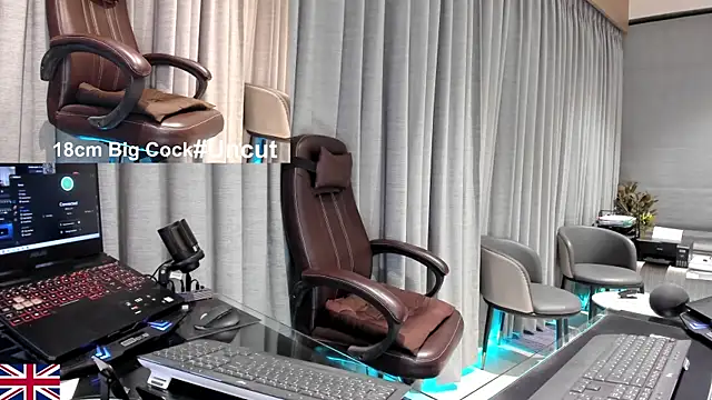 XXX chat uživo modela OnlineBossUK