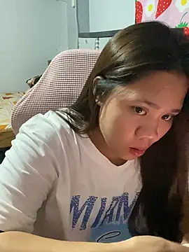 _UrSingleMamiBella_ Adlı Modelin Canlı XXX Sohbeti