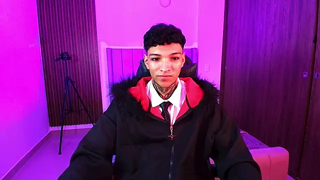 im_Usuga: διαδικτυακό σόου στην κάμερα