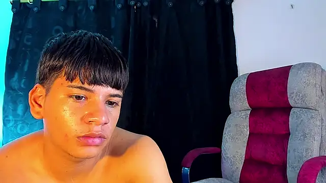 Aless_bigg: вебкам-шоу