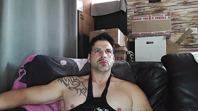 Show modela XxBigboybandxX na web-kameri