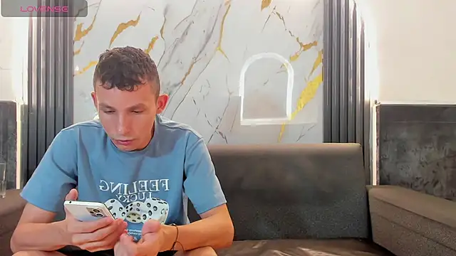 Isaak_26 在線直播表演