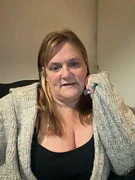 Chat XXX en directo de Busty-GilfQuinn