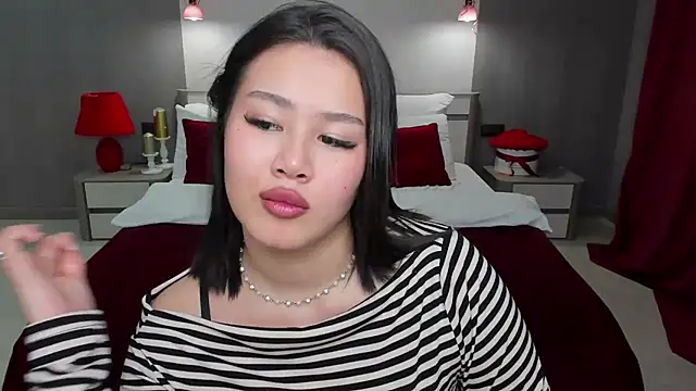 Brunette_Charm 现场XXX聊天