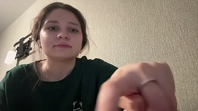 Chat +18 de Emmiebutwihu ao vivo