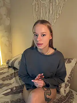 leyaaftermidnight Webcam Show