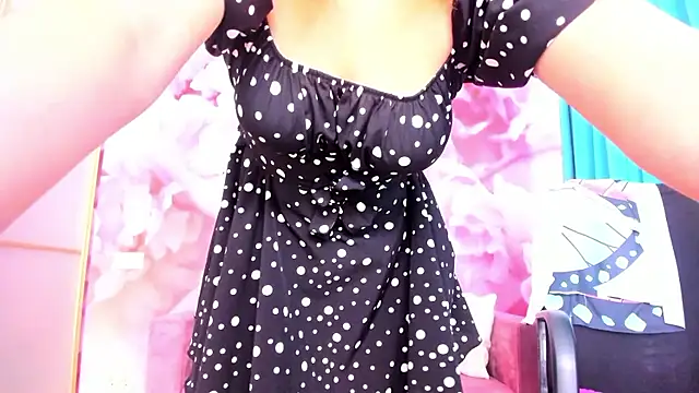 AngelinaLow's Live XXX Chat