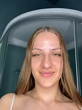 Luna_Vibee Adlı Modelin Canlı XXX Sohbeti