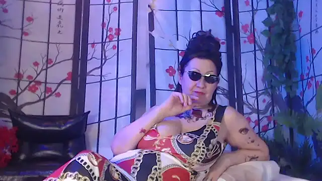 NightOrhideya 现场XXX聊天