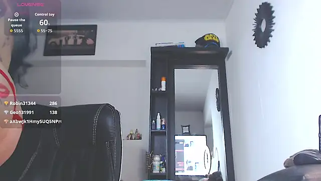 Chat +18 de Vicky_hotmilf ao vivo