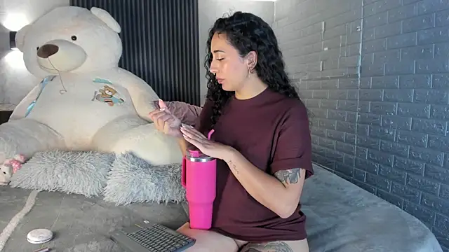 Chat +18 de Magic_ivone ao vivo