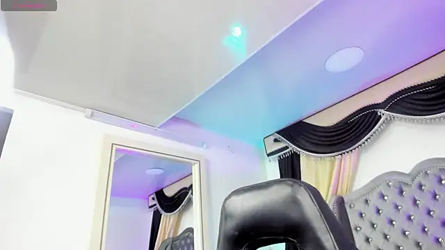 Živý XXX chat ZelinaEvans