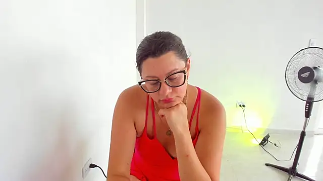 Chanelll_Taylorr_: απευθείας συνομιλία ΧΧΧ