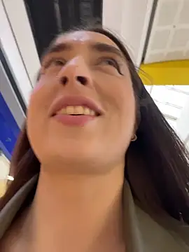 Holly_Play: απευθείας συνομιλία ΧΧΧ