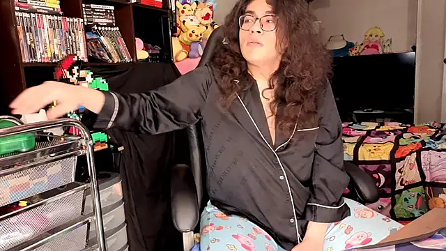 ShinyCherub Show in webcam