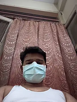 Dark_Dominant: διαδικτυακό σόου στην κάμερα