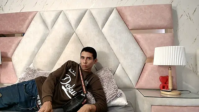 Zoelucas 现场XXX聊天