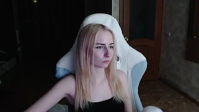 Cutti_Crystal Live XXX-chat