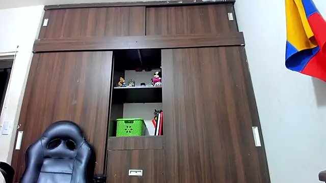 Pokazy przed kamerką – miss_bigcockts