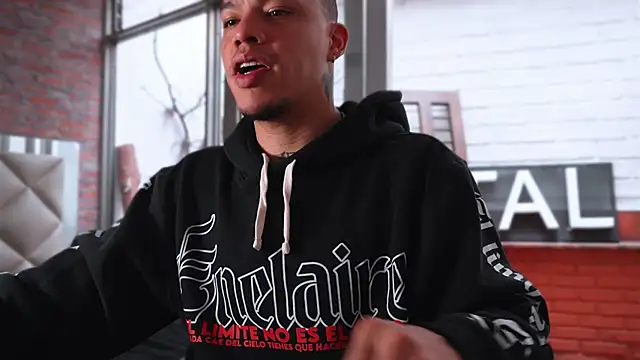 AlphaMasterXxx élő XXX-chatje