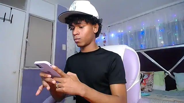 Chatroom XXX en direct de Santy_bigcock_01