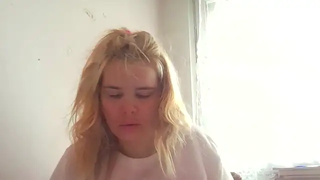 Chat +18 de HornyElena ao vivo