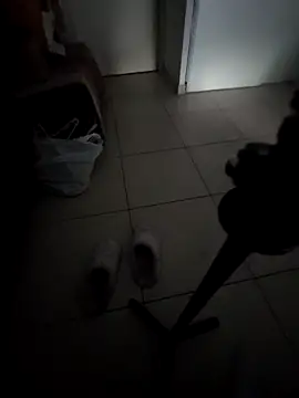 emiliecurvy83's Live XXX Chat