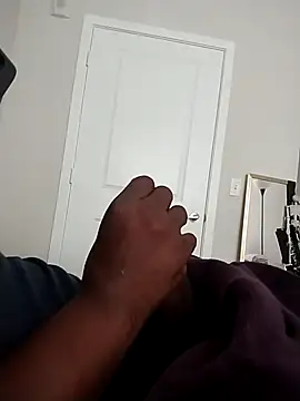 makeherfeelg: διαδικτυακό σόου στην κάμερα