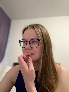 _CherryBloom_'s Live XXX Chat