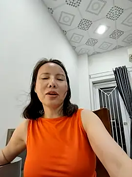 Famrita Show in webcam