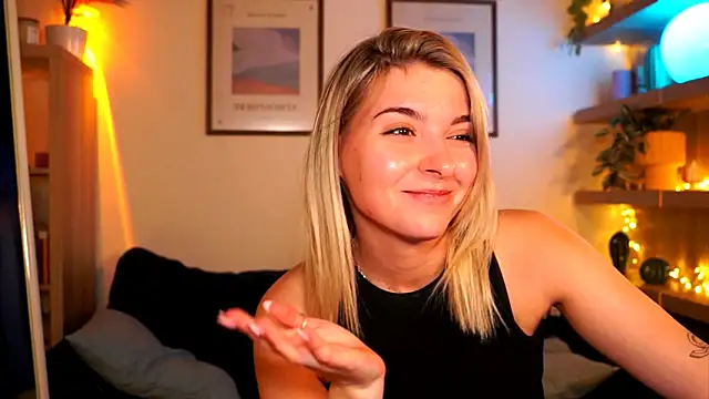 tiny_pixieee's Webcam Show