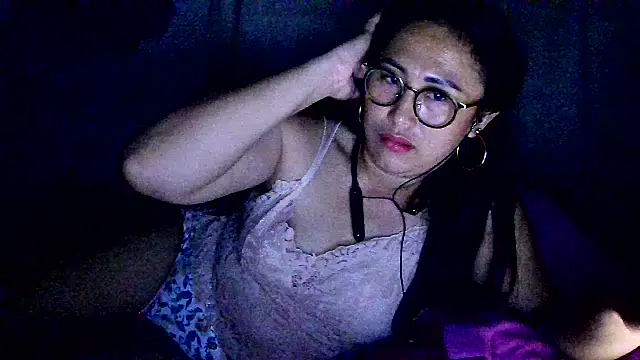 Filipina_Desire élő XXX-chatje