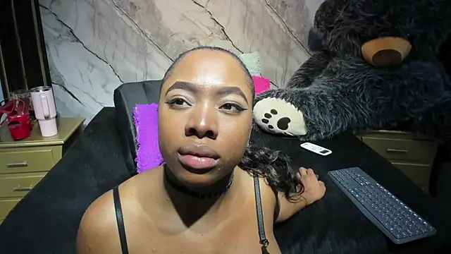 Niyirey1 Adlı Modelin Canlı XXX Sohbeti