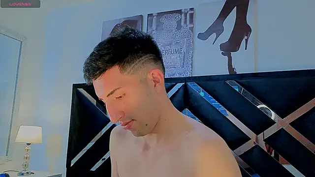 Un_Sluttyy Chat XXX live