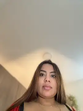 valeria2019hot Adlı Modelin Canlı XXX Sohbeti