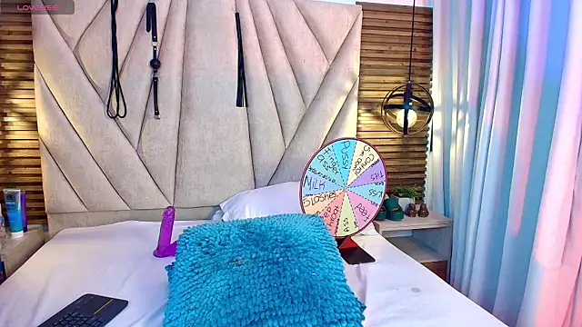 Chat +18 de KimberlyFox_t ao vivo