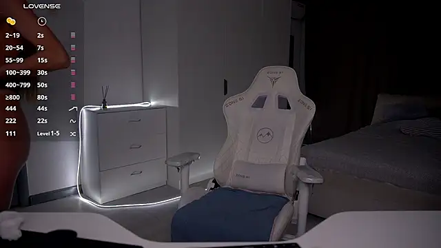 eVvushkaのライブXXXチャット