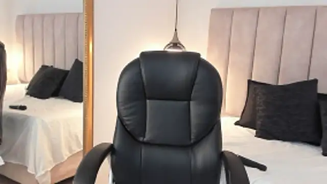 Megan-8 Chat XXX live