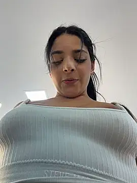 ArieliciousXXX élő XXX-chatje